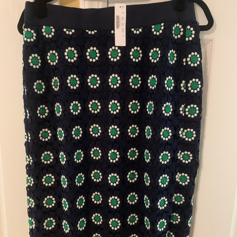 NWT Unworn. J. Crew Pencil Skirt. Navy/Green floral crochet pattern. Size 6 - Picture 3 of 7